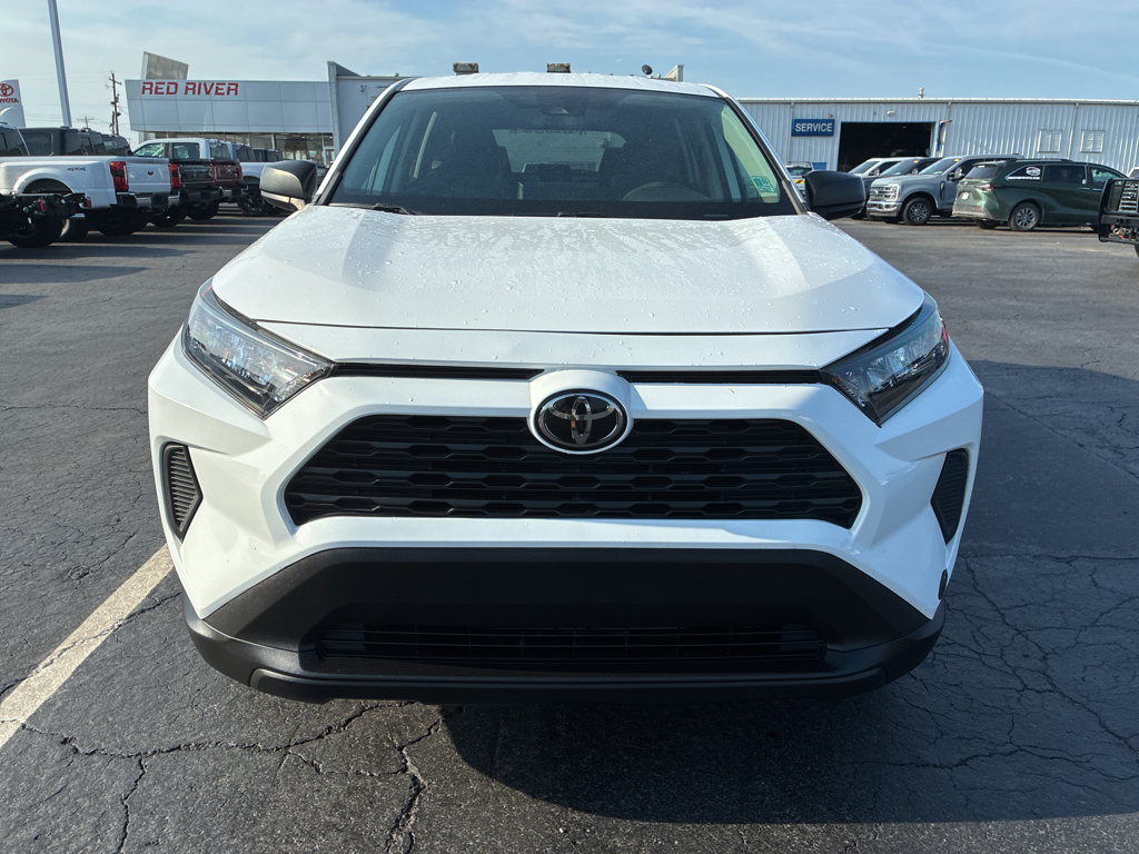 2022 Toyota RAV4 LE photo 2