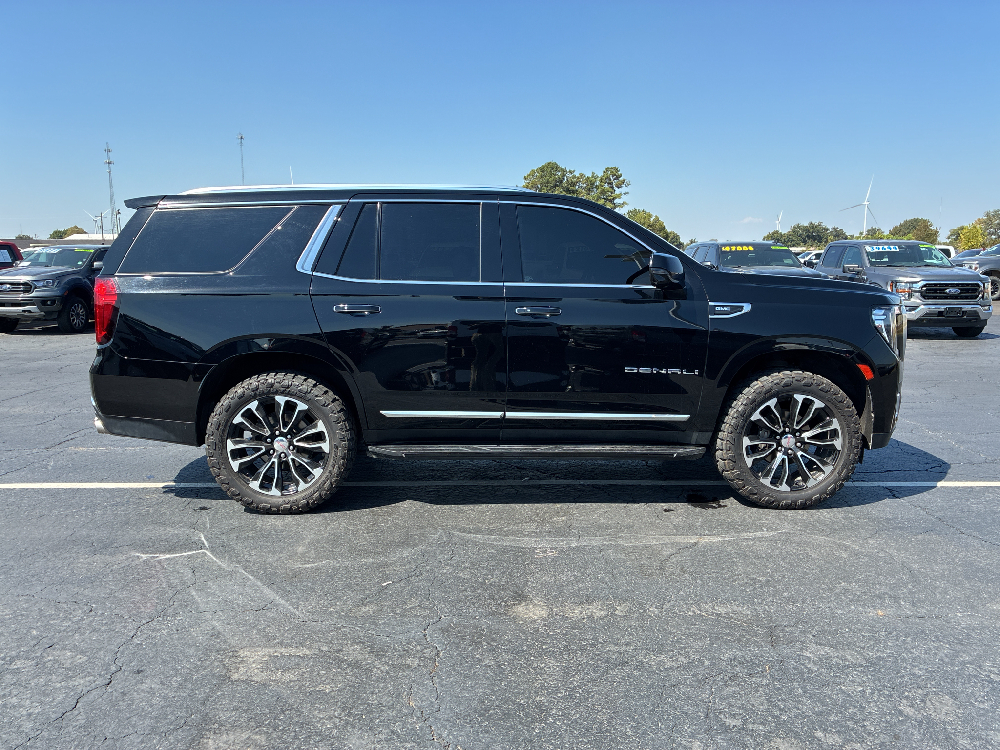 2023 GMC Yukon Denali photo 4
