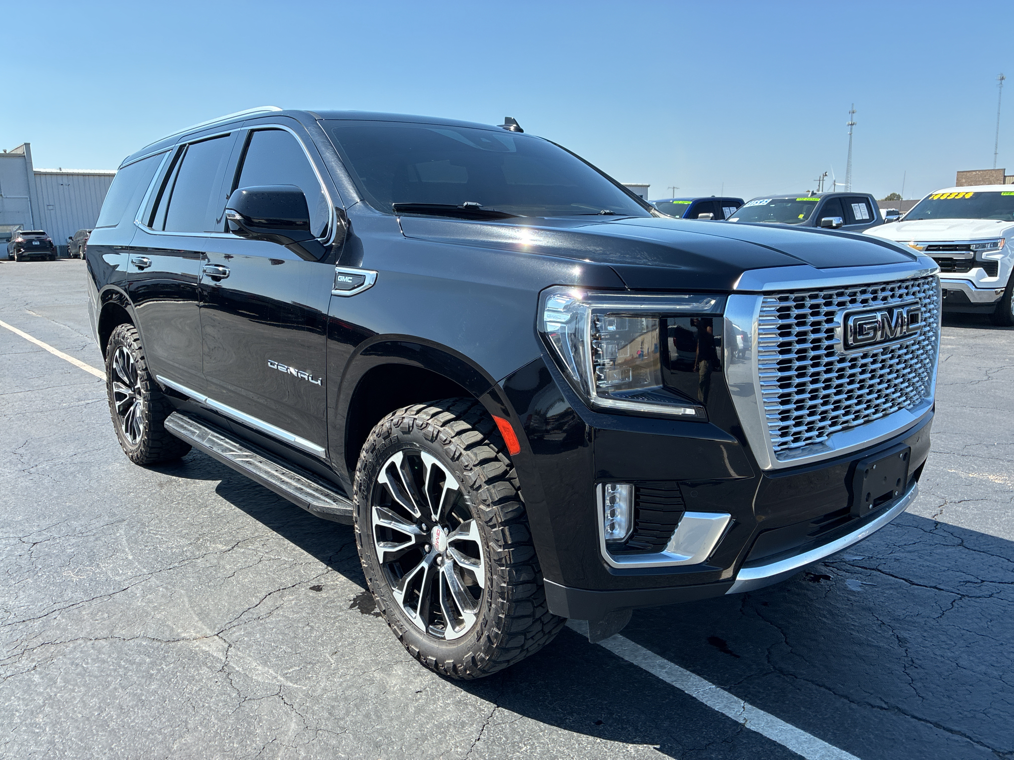 2023 GMC Yukon Denali photo 3