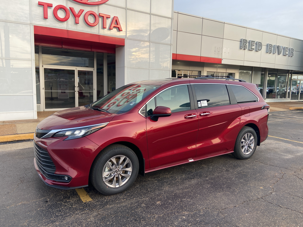 2026 Toyota Sienna XLE 8-Passenger Hybrid FWD's photo