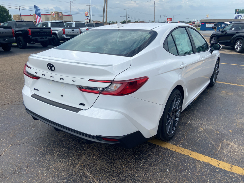 2026 Toyota Camry Hybrid SE photo 5