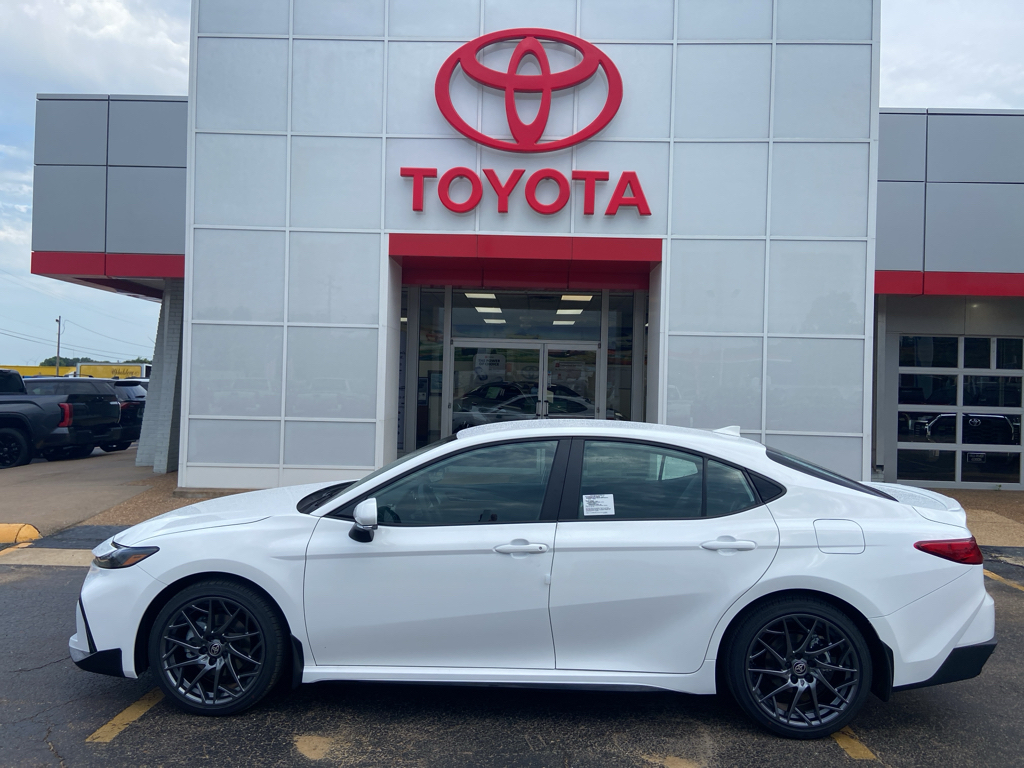 2026 Toyota Camry Hybrid SE photo 2