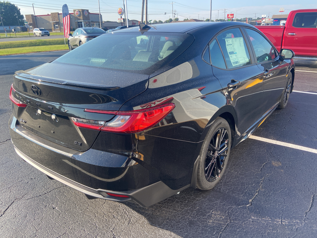 2026 Toyota Camry Hybrid SE photo 5
