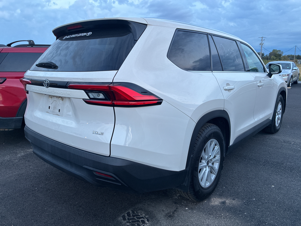 2024 Toyota Grand Highlander XLE photo 3