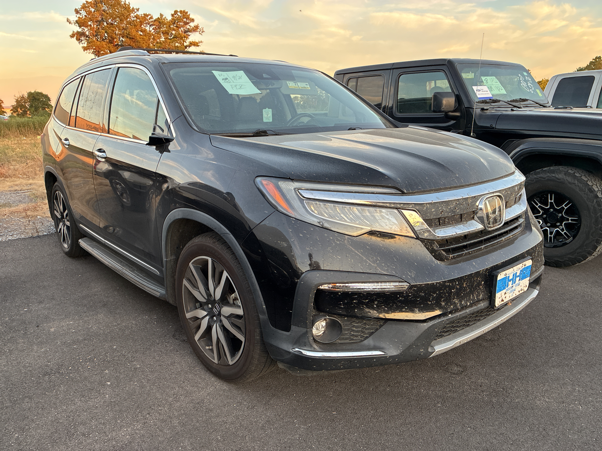 2022 Honda Pilot Touring 7-Passenger photo 2
