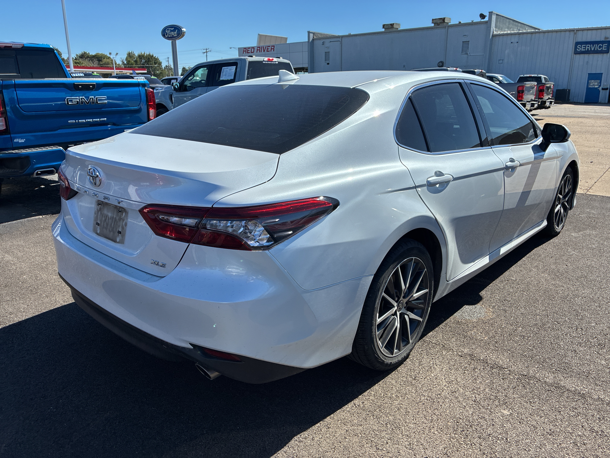 2021 Toyota Camry XLE photo 3