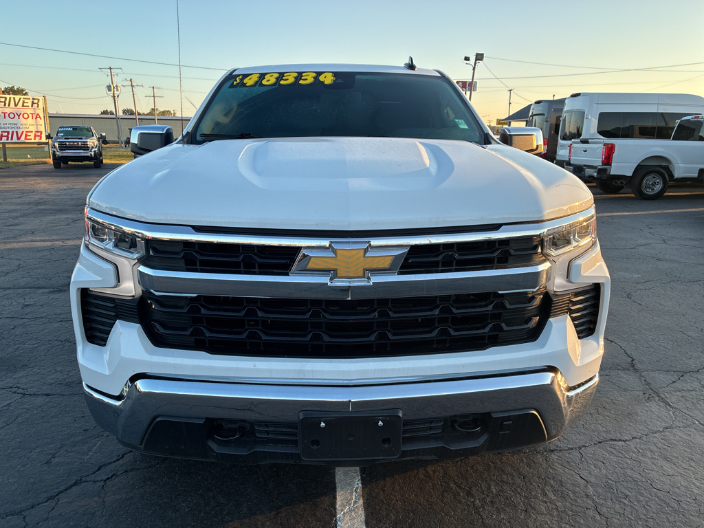 2025 Chevrolet Silverado LT photo 2