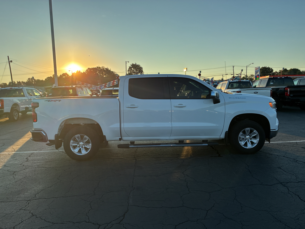 2025 Chevrolet Silverado LT photo 4
