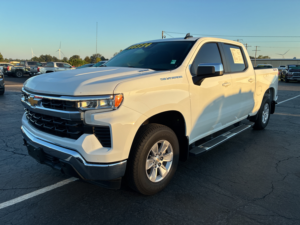 2025 Chevrolet Silverado LT photo 1