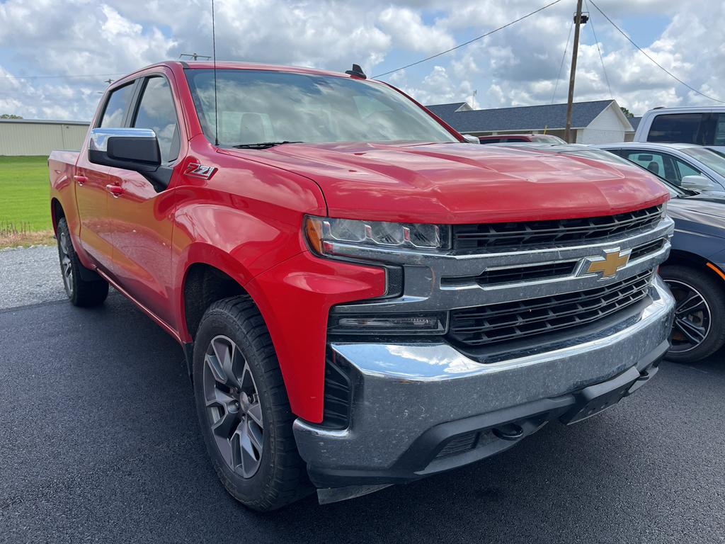 2022 Chevrolet Silverado LT photo 2