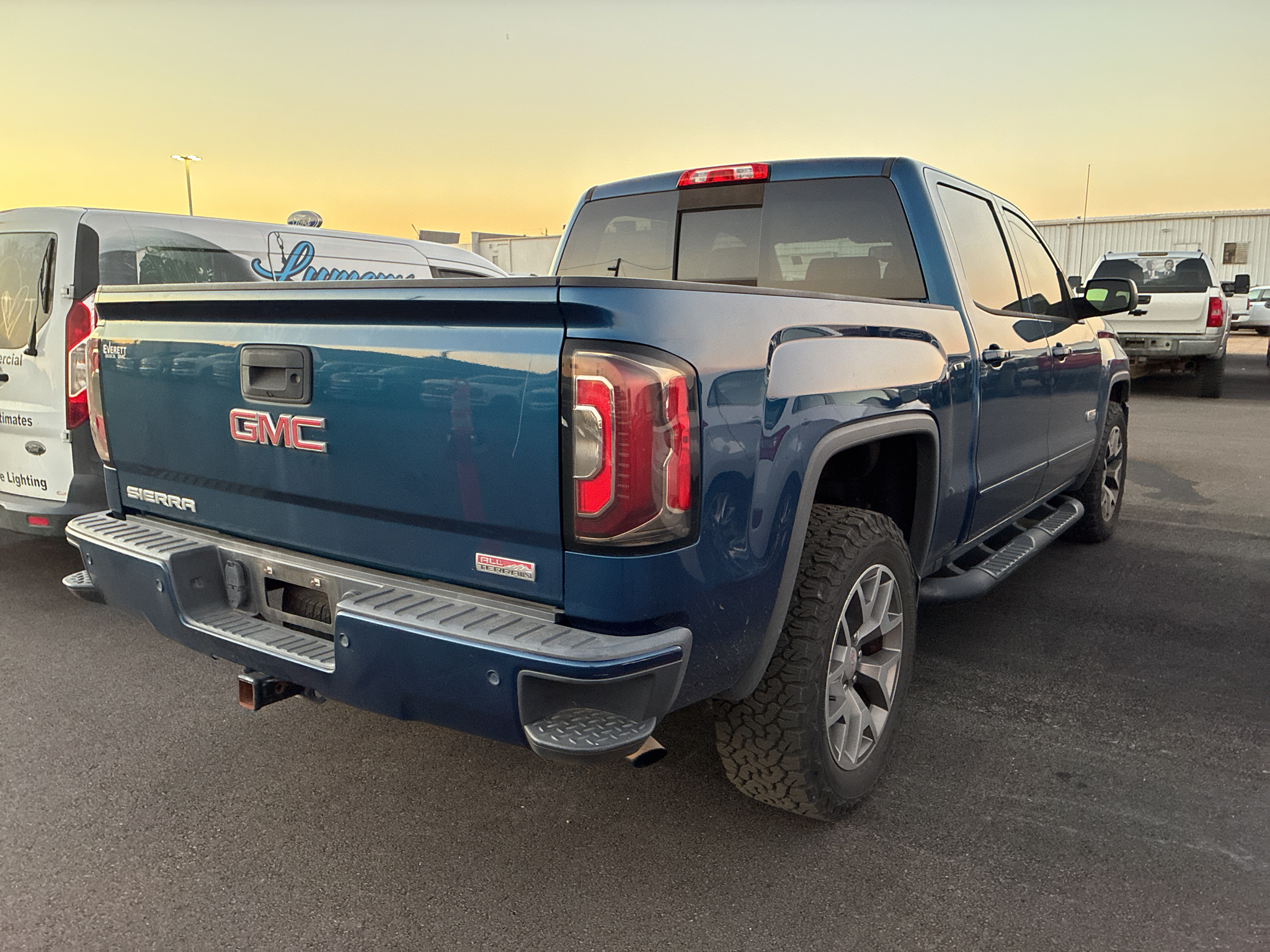 2017 GMC Sierra SLT photo 3