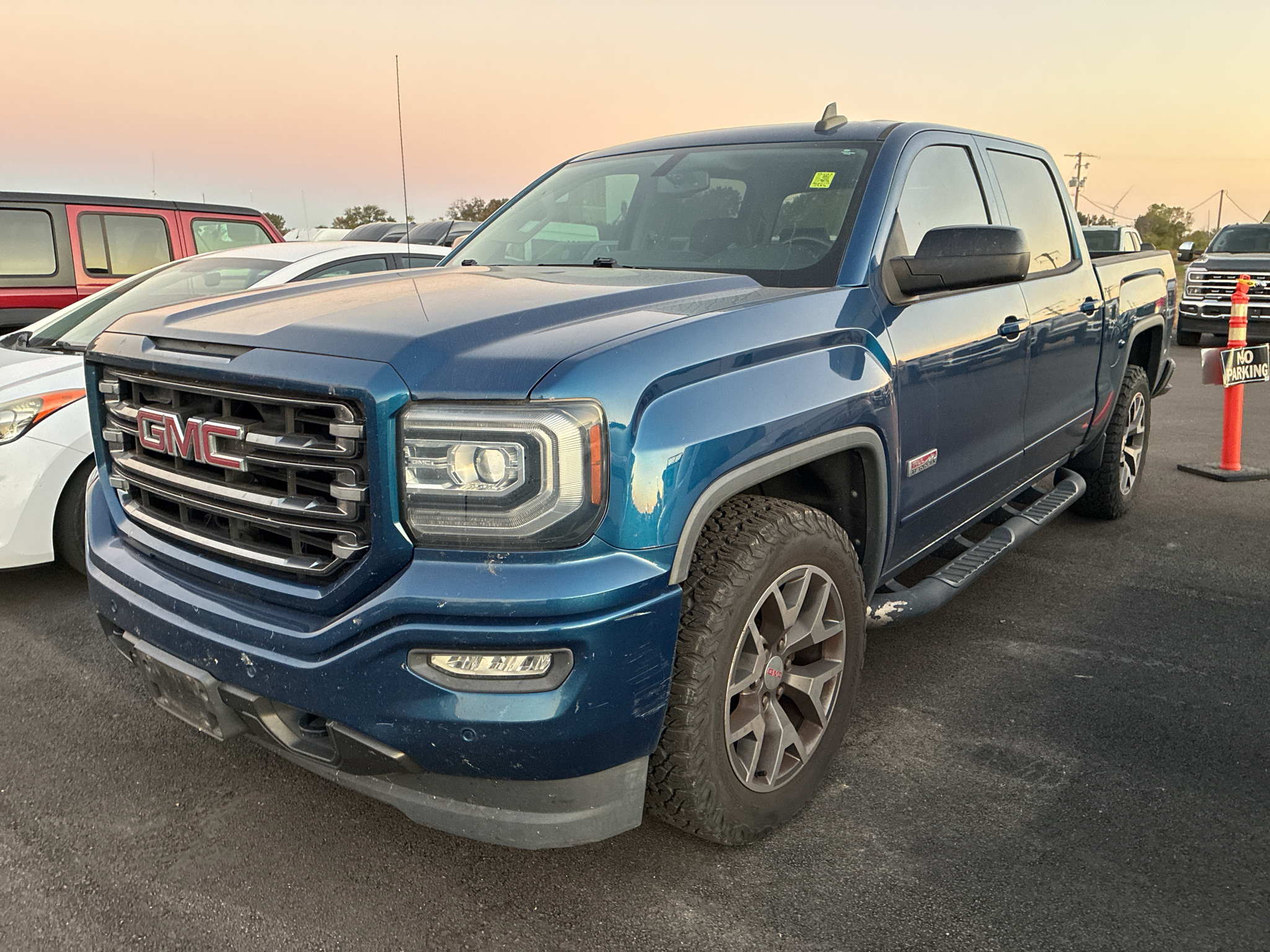 2017 GMC Sierra SLT photo 1