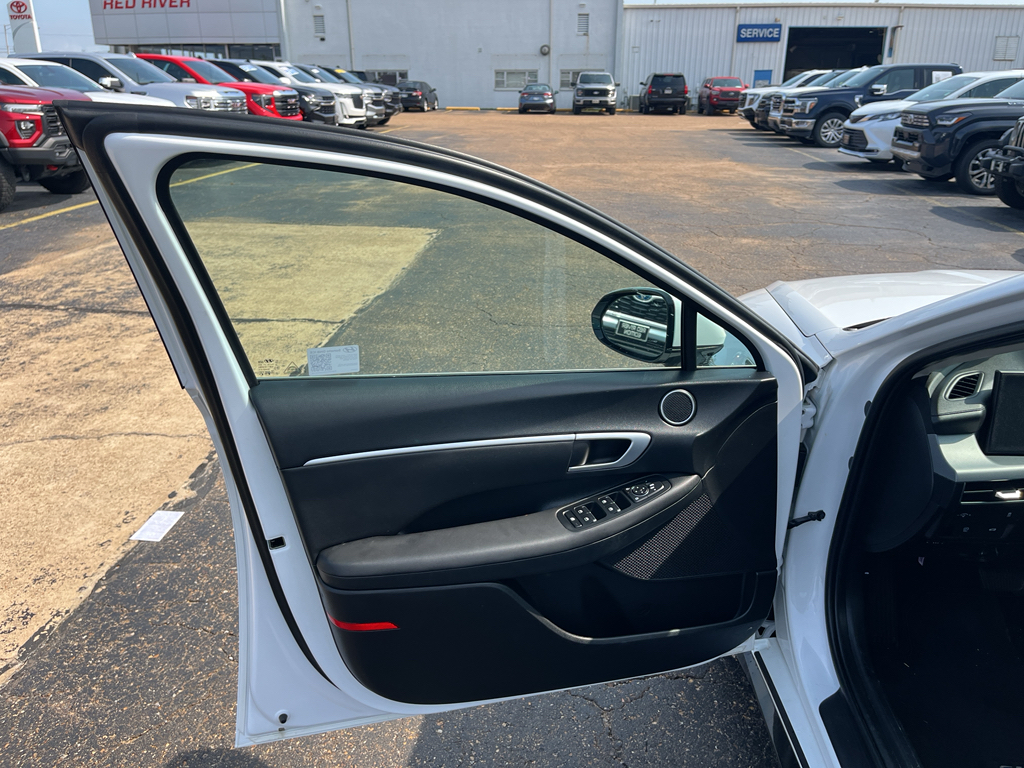 2025 Hyundai Sonata representative vehicle photo