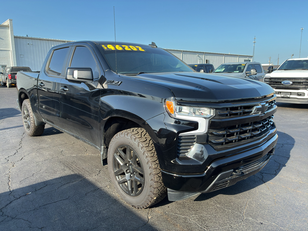 2024 Chevrolet Silverado RST photo 3