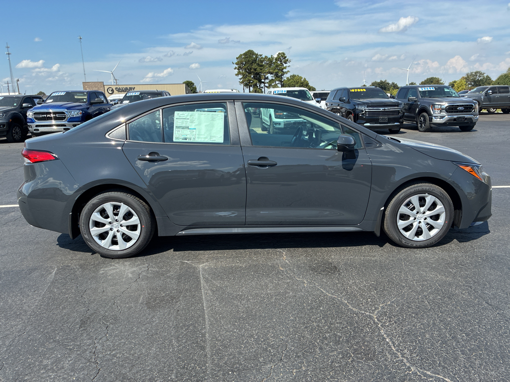 2026 Toyota Corolla LE photo 4
