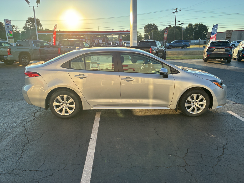 2026 Toyota Corolla LE photo 5