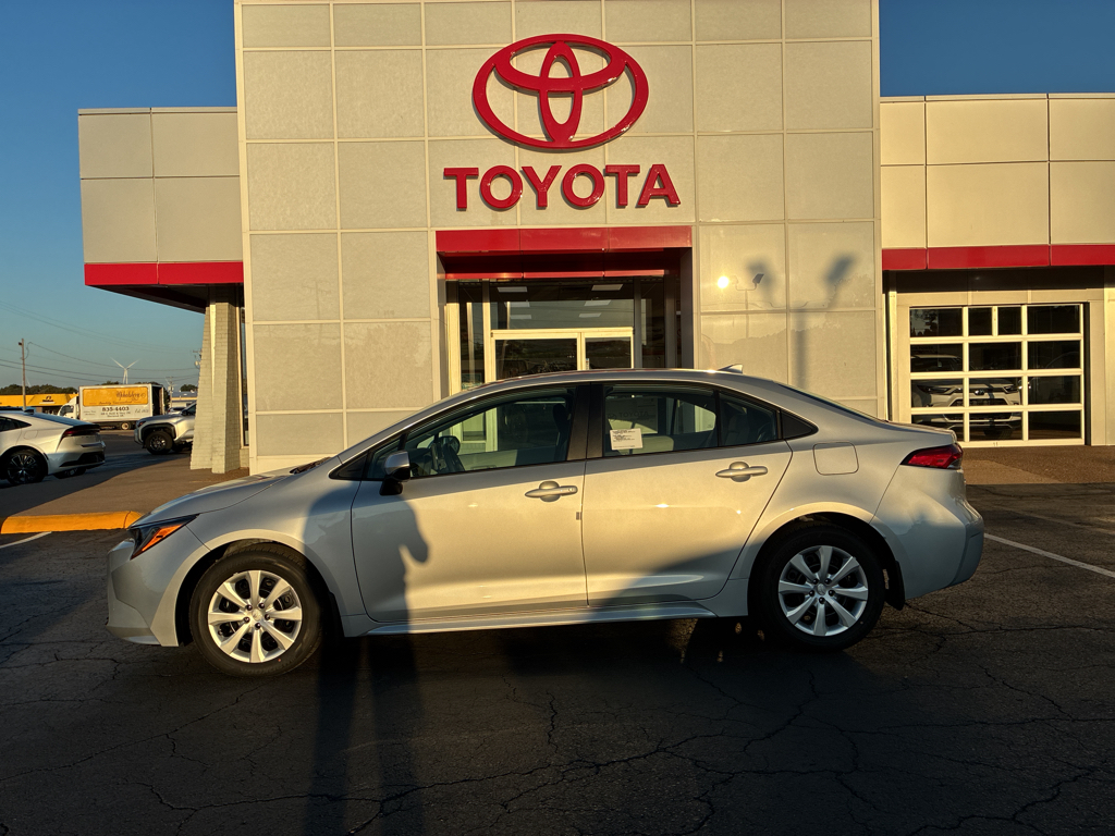 2026 Toyota Corolla LE photo 1