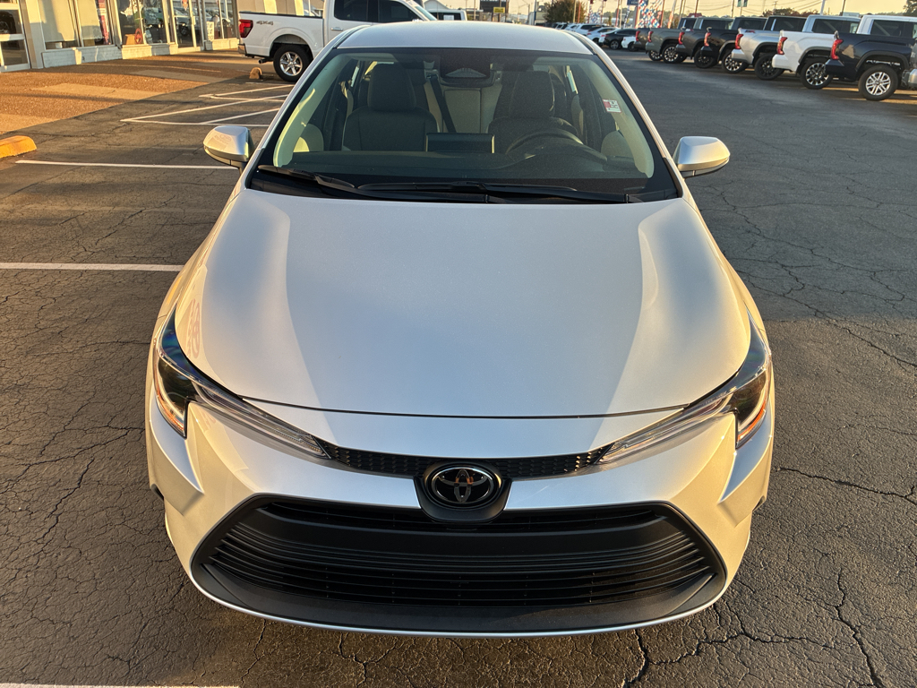 2026 Toyota Corolla LE photo 3