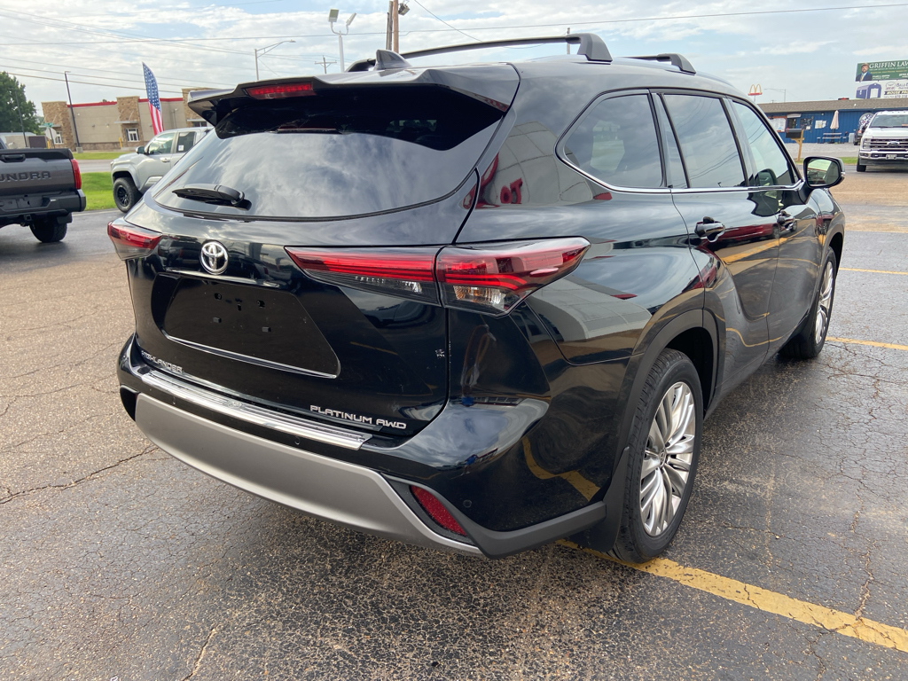 2026 Toyota Highlander Platinum photo 5