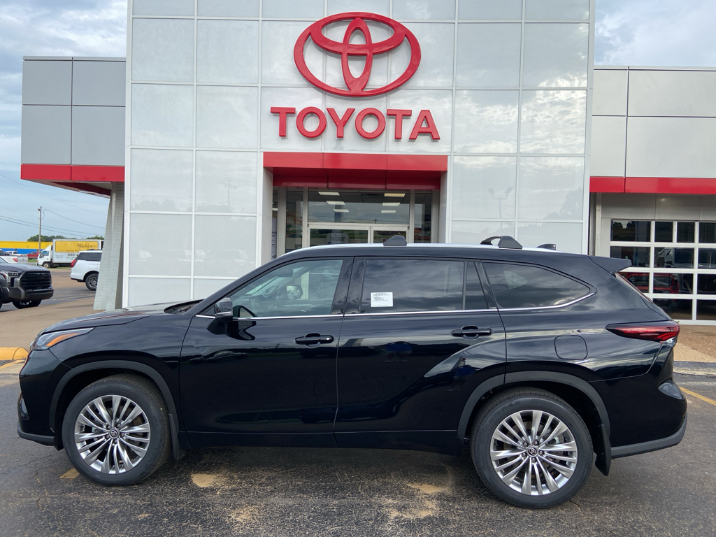 2026 Toyota Highlander Platinum photo 2