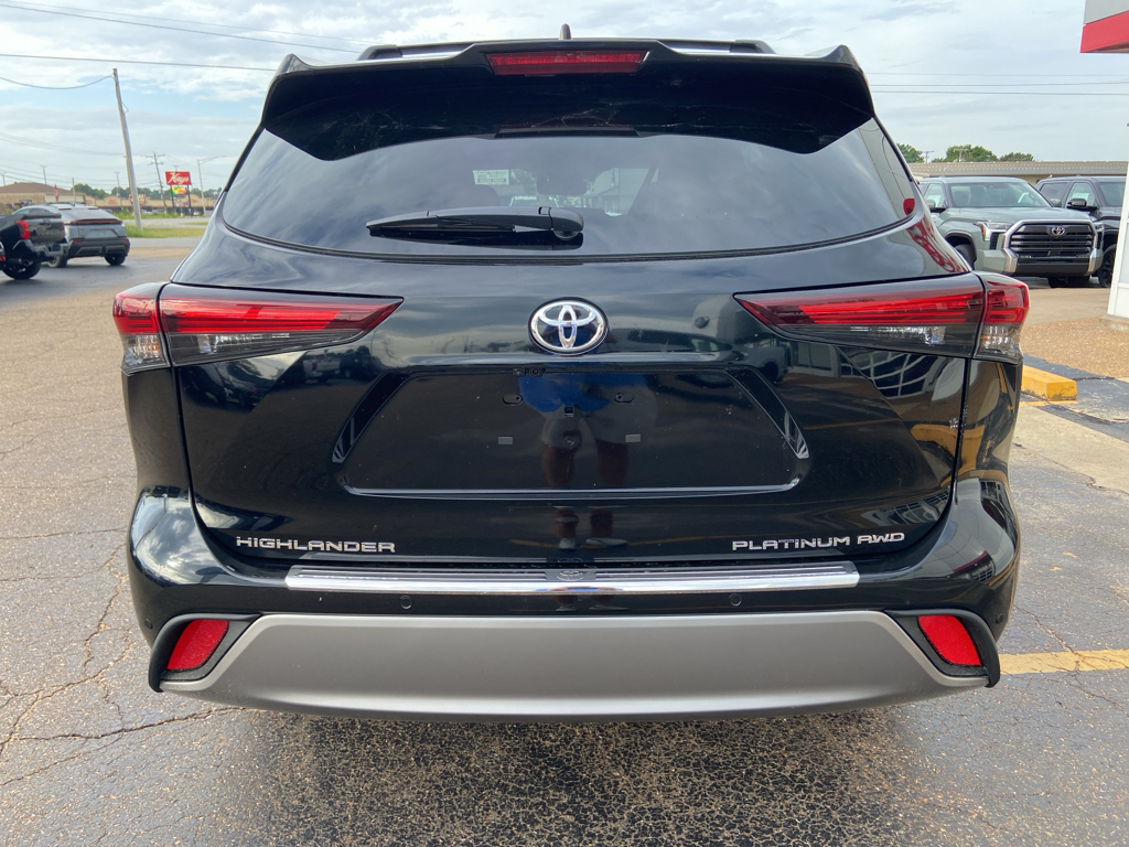 2026 Toyota Highlander Platinum photo 4