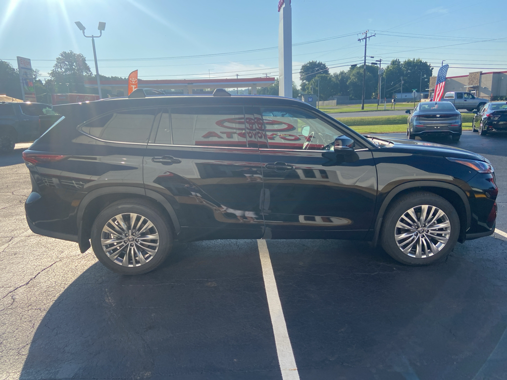 2026 Toyota Highlander Platinum photo 6