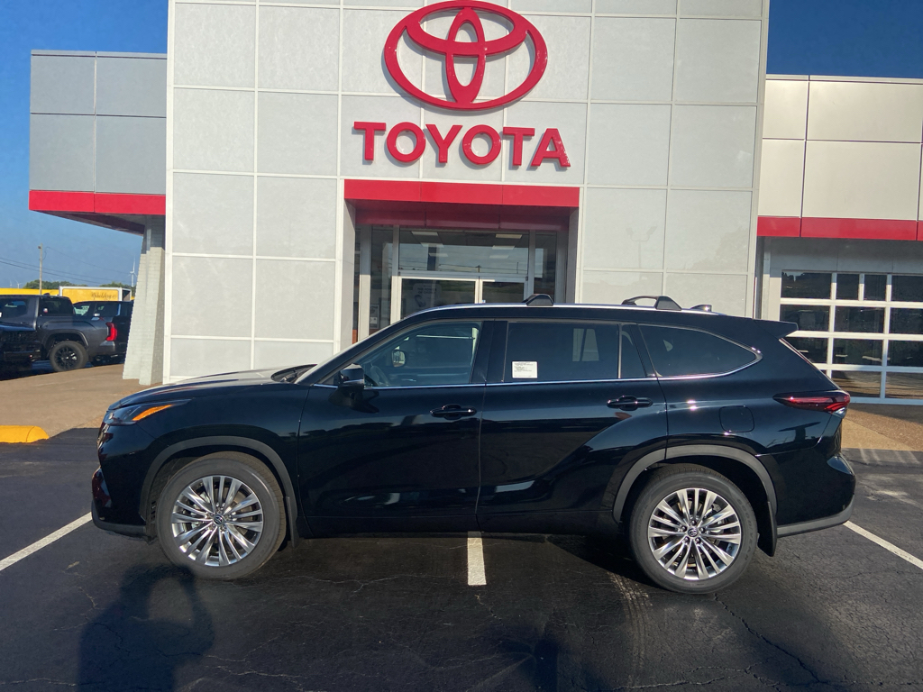 2026 Toyota Highlander Platinum photo 2