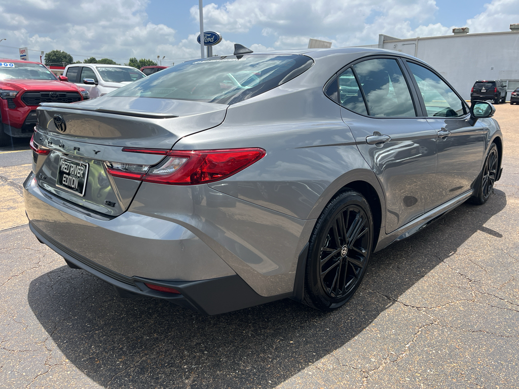 2026 Toyota Camry Hybrid SE photo 5