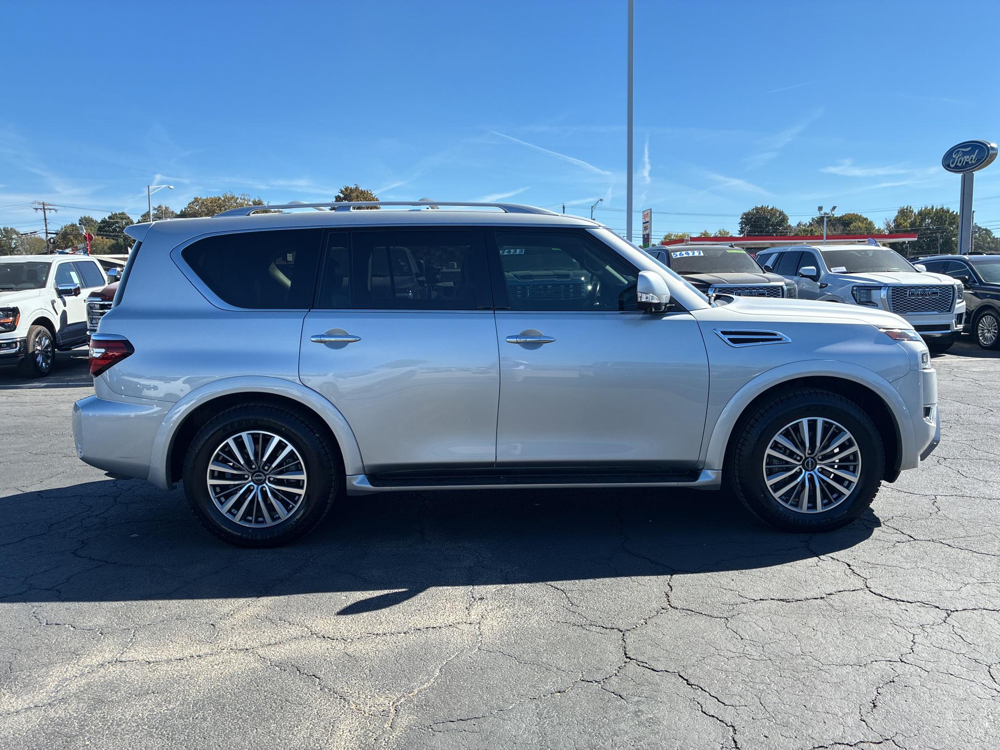 2024 Nissan Armada SL photo 4