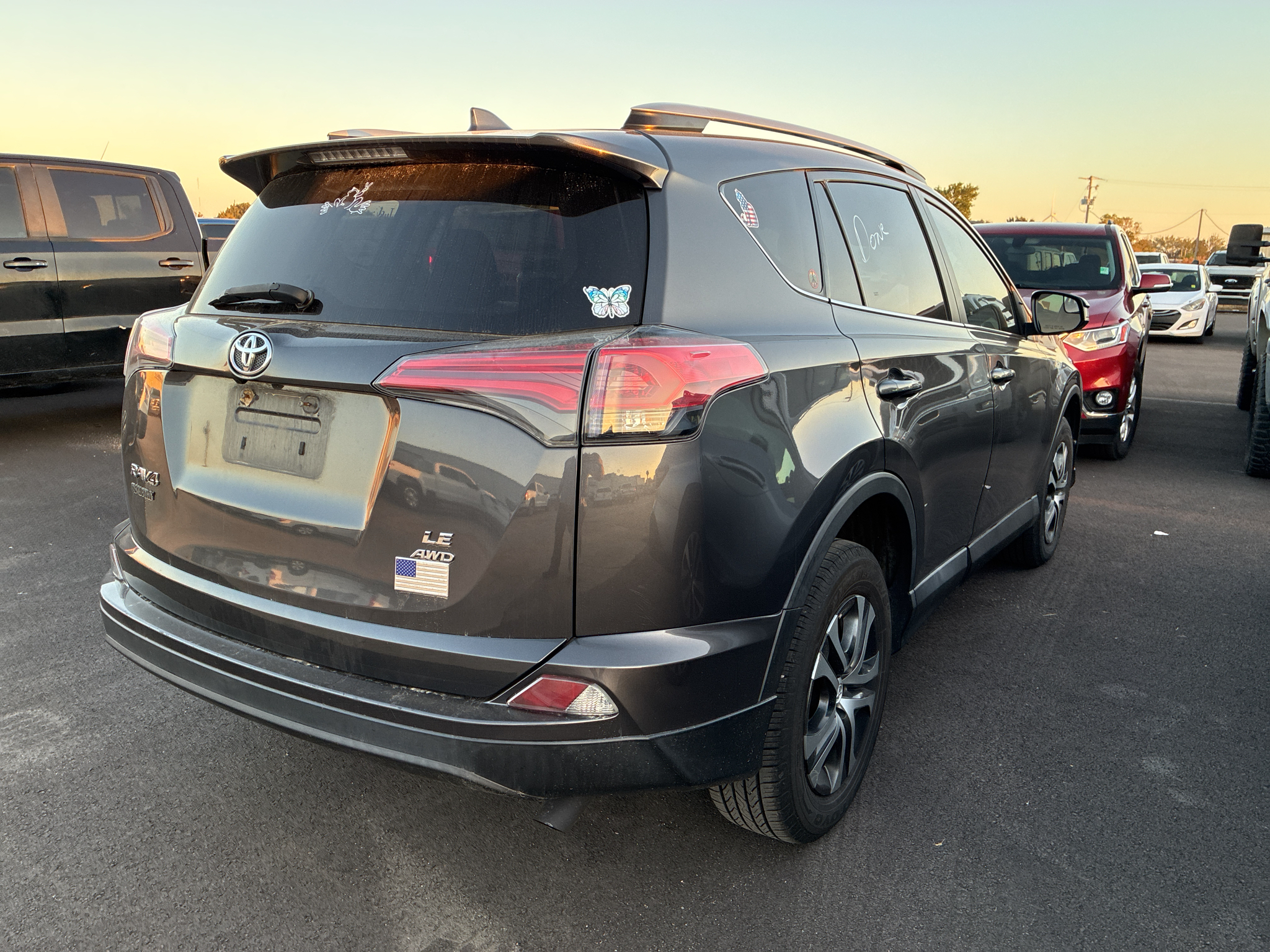 2017 Toyota RAV4 LE photo 3