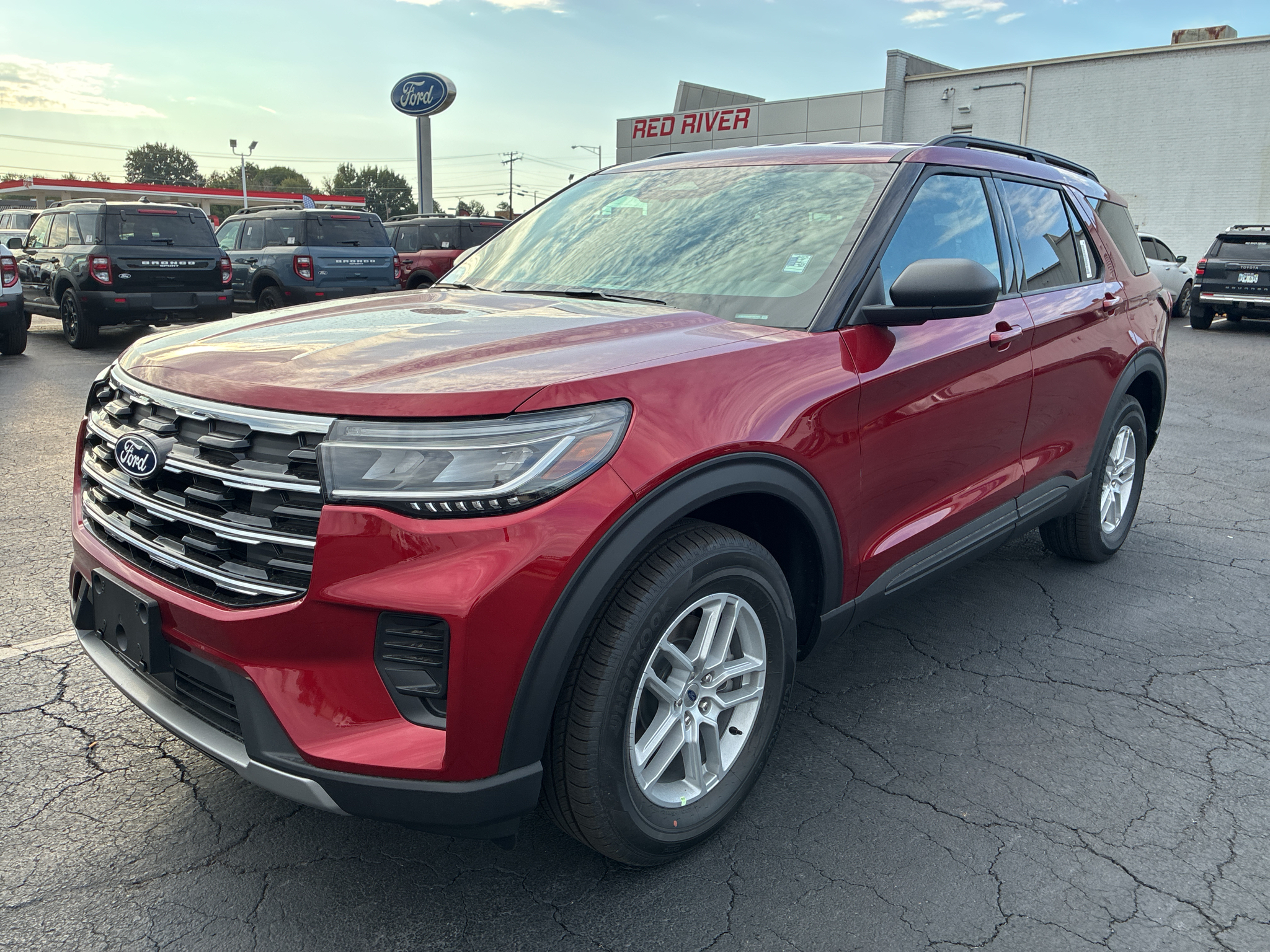 2027 Ford Explorer Active w/200A Pkg photo 1
