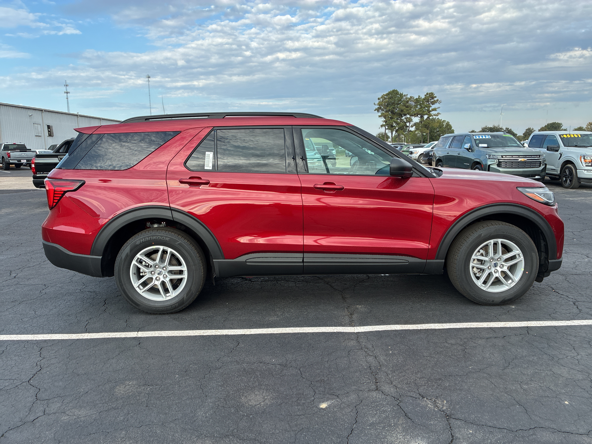 2027 Ford Explorer Active w/200A Pkg photo 4