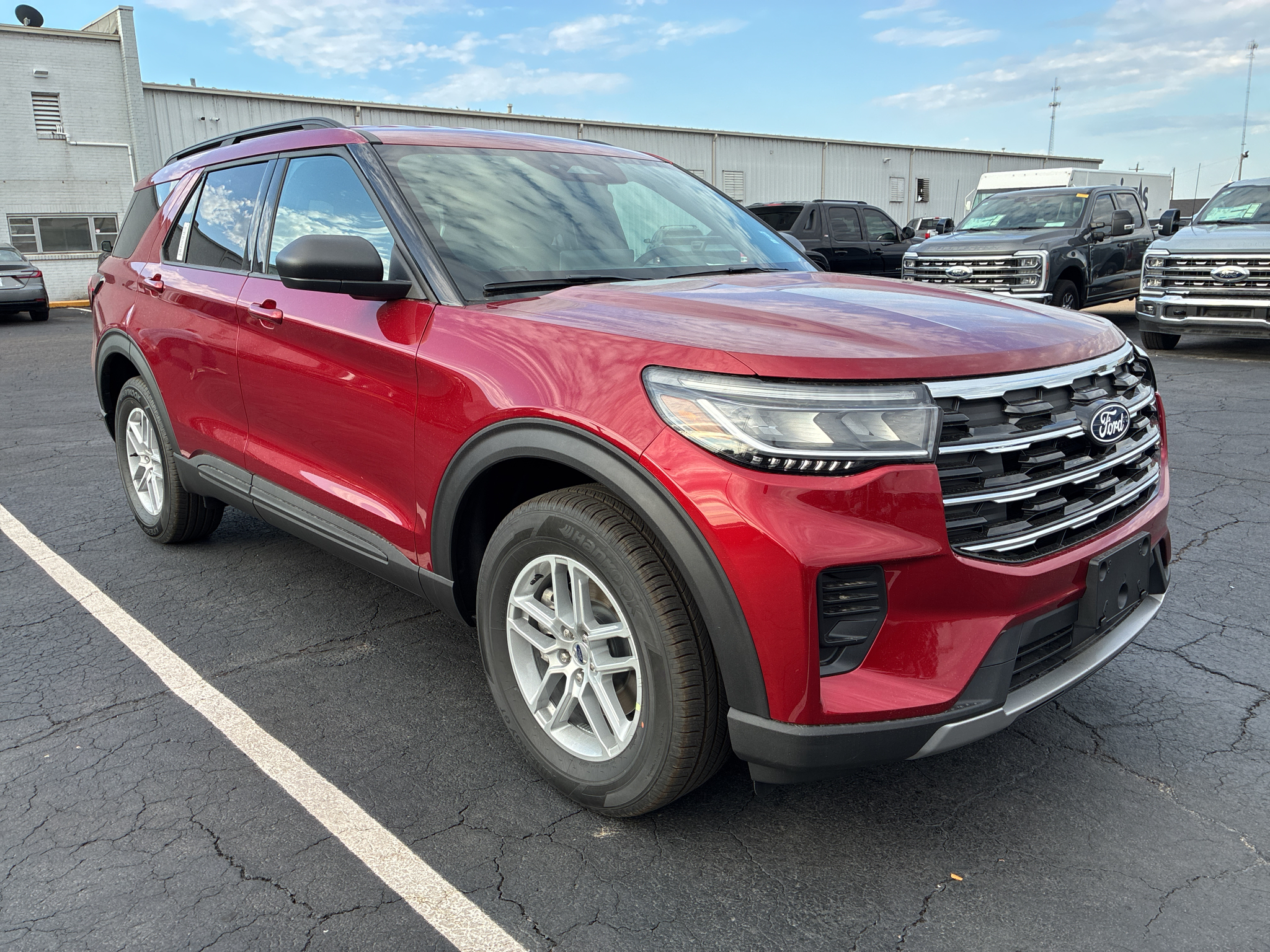 2027 Ford Explorer Active w/200A Pkg photo 3