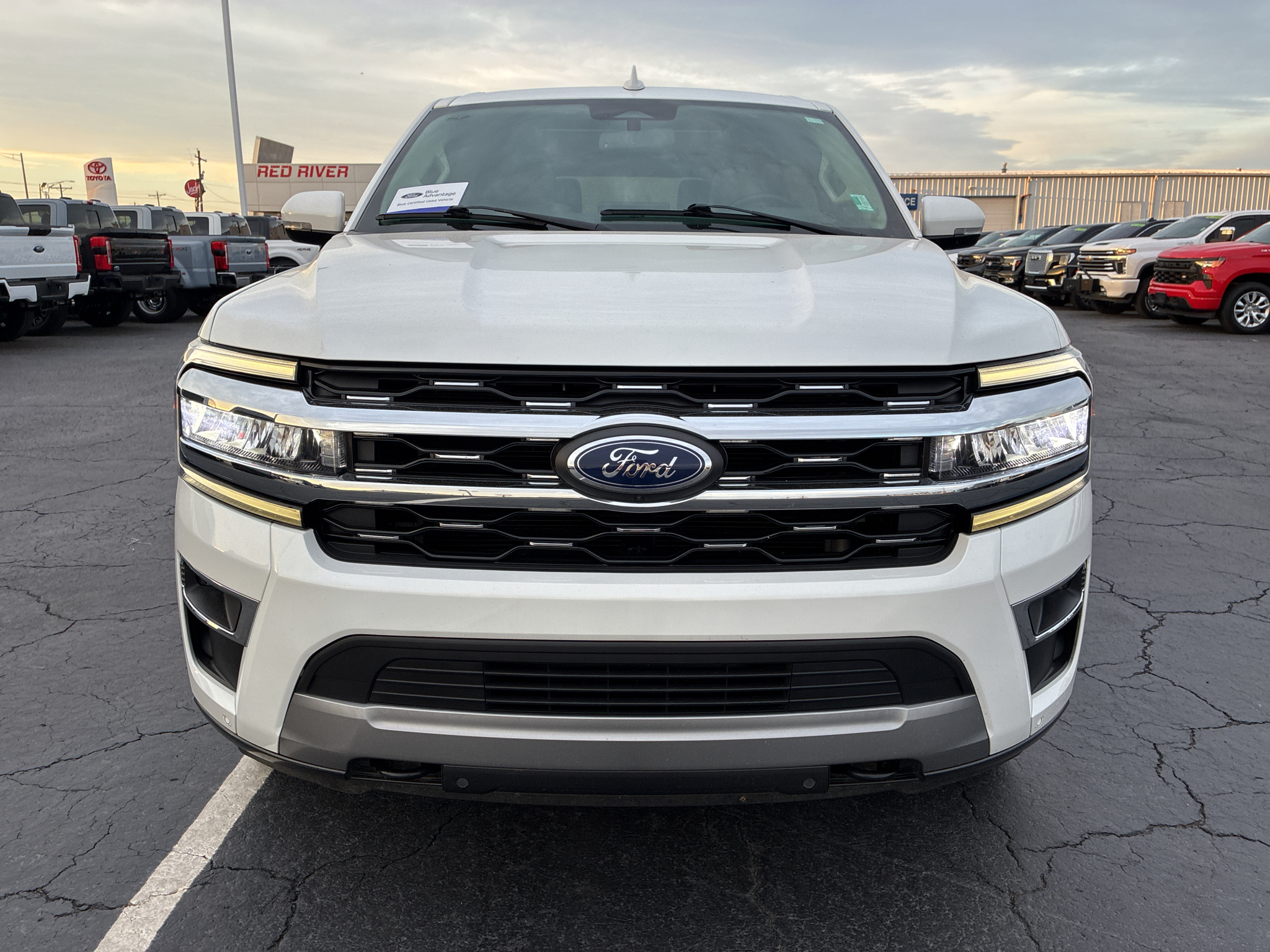 2023 Ford Expedition Limited photo 2