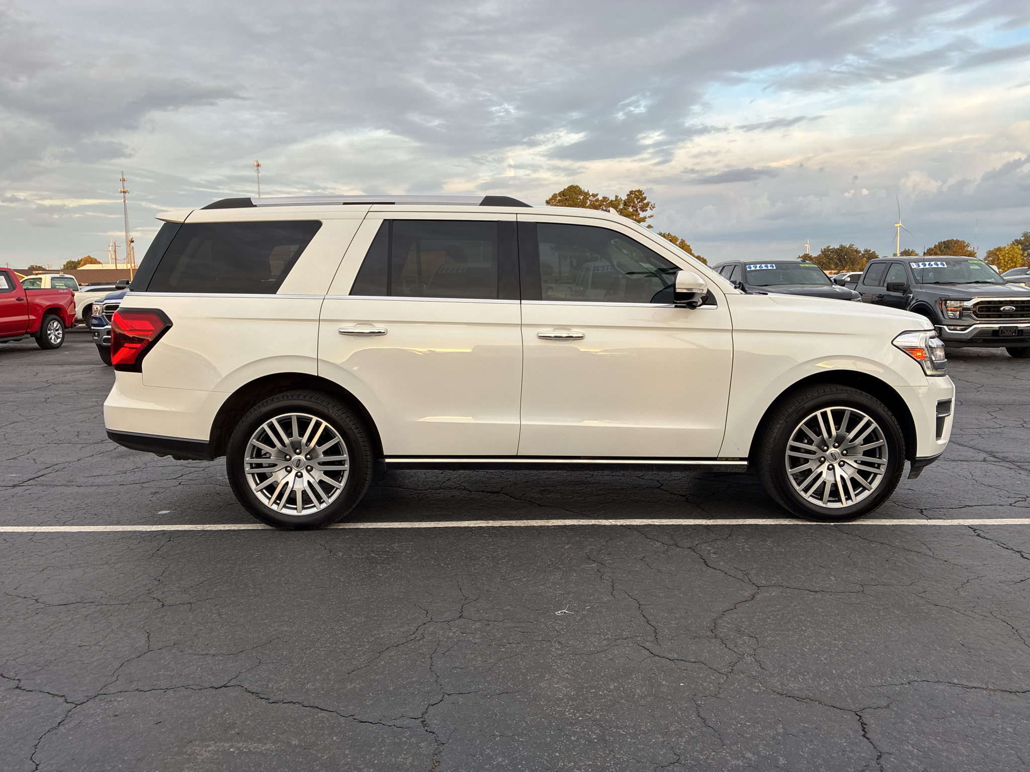 2023 Ford Expedition Limited photo 4