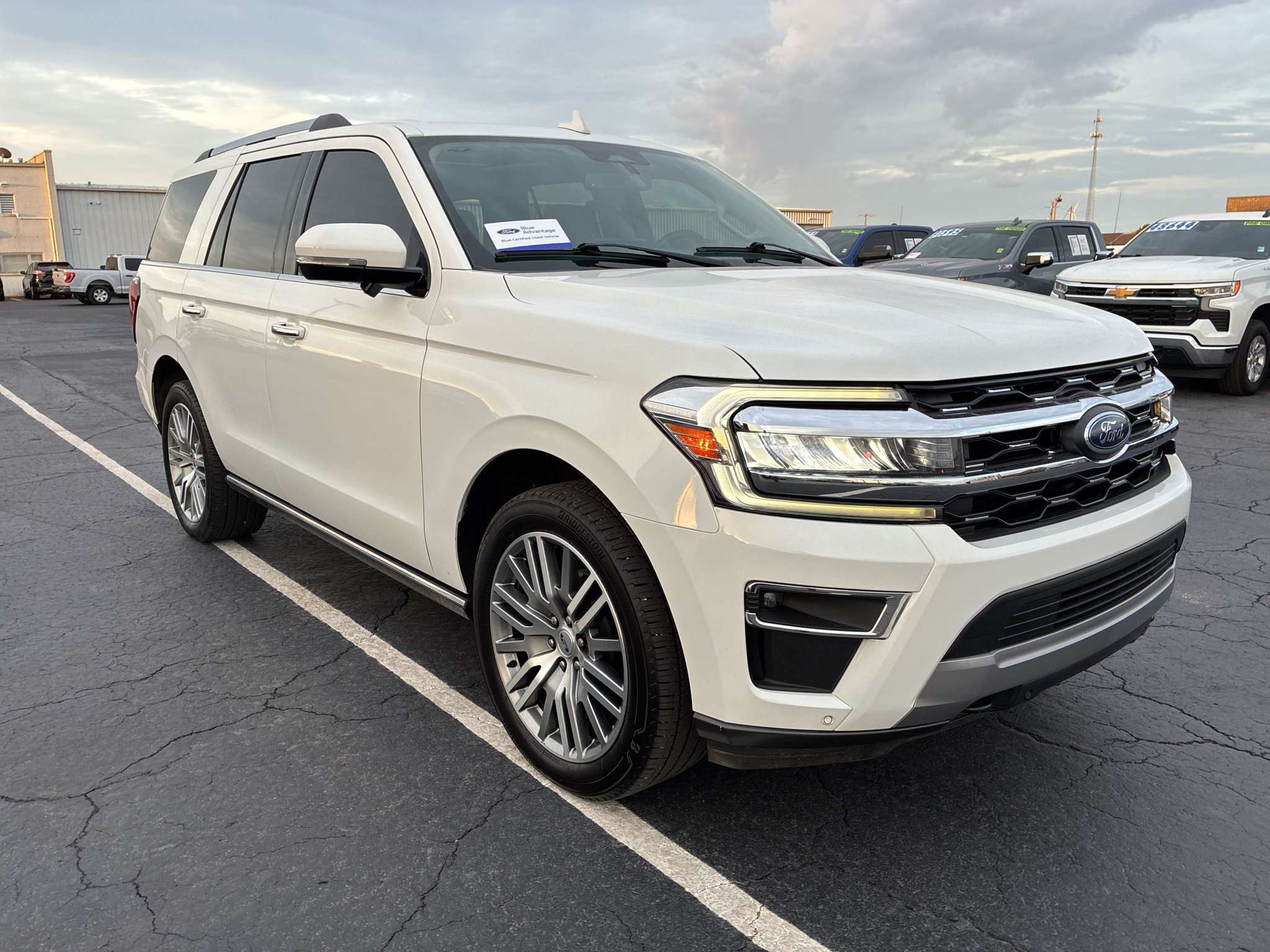 2023 Ford Expedition Limited photo 3