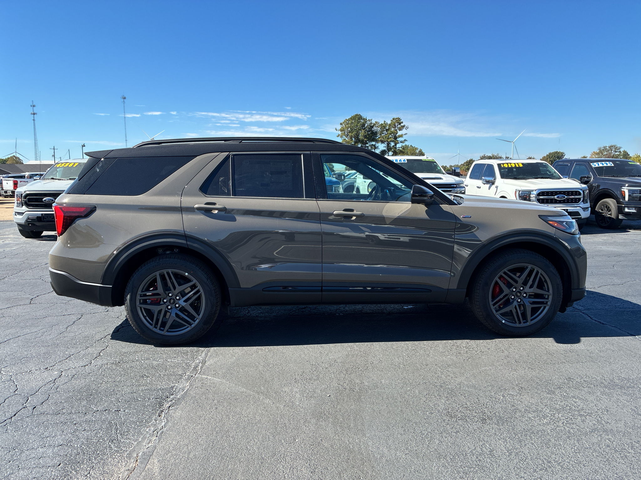 2027 Ford Explorer ST-Line photo 4