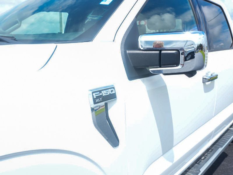 2025 Ford F-150 XLT photo 2