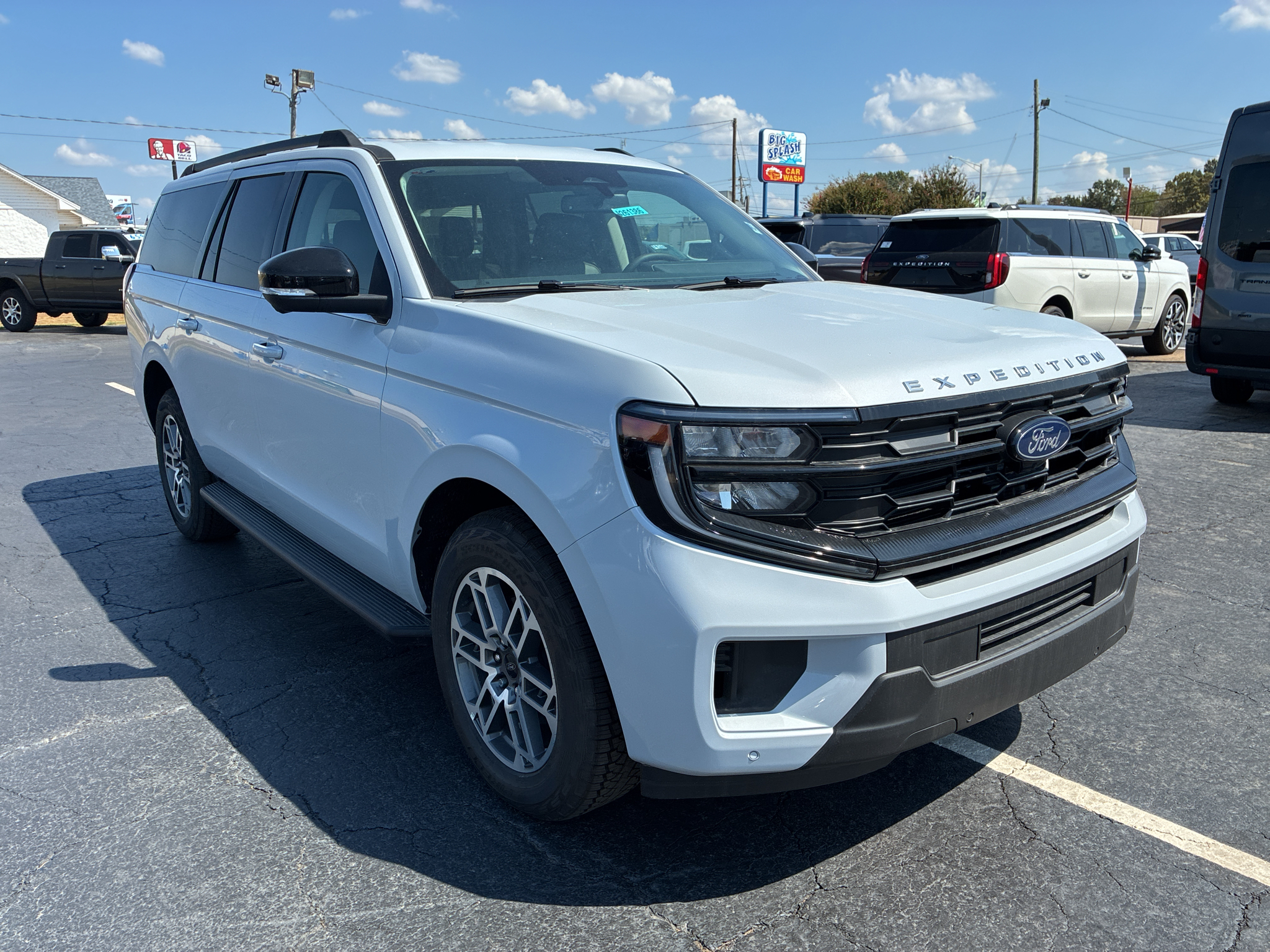 2026 Ford Expedition MAX Active photo 3