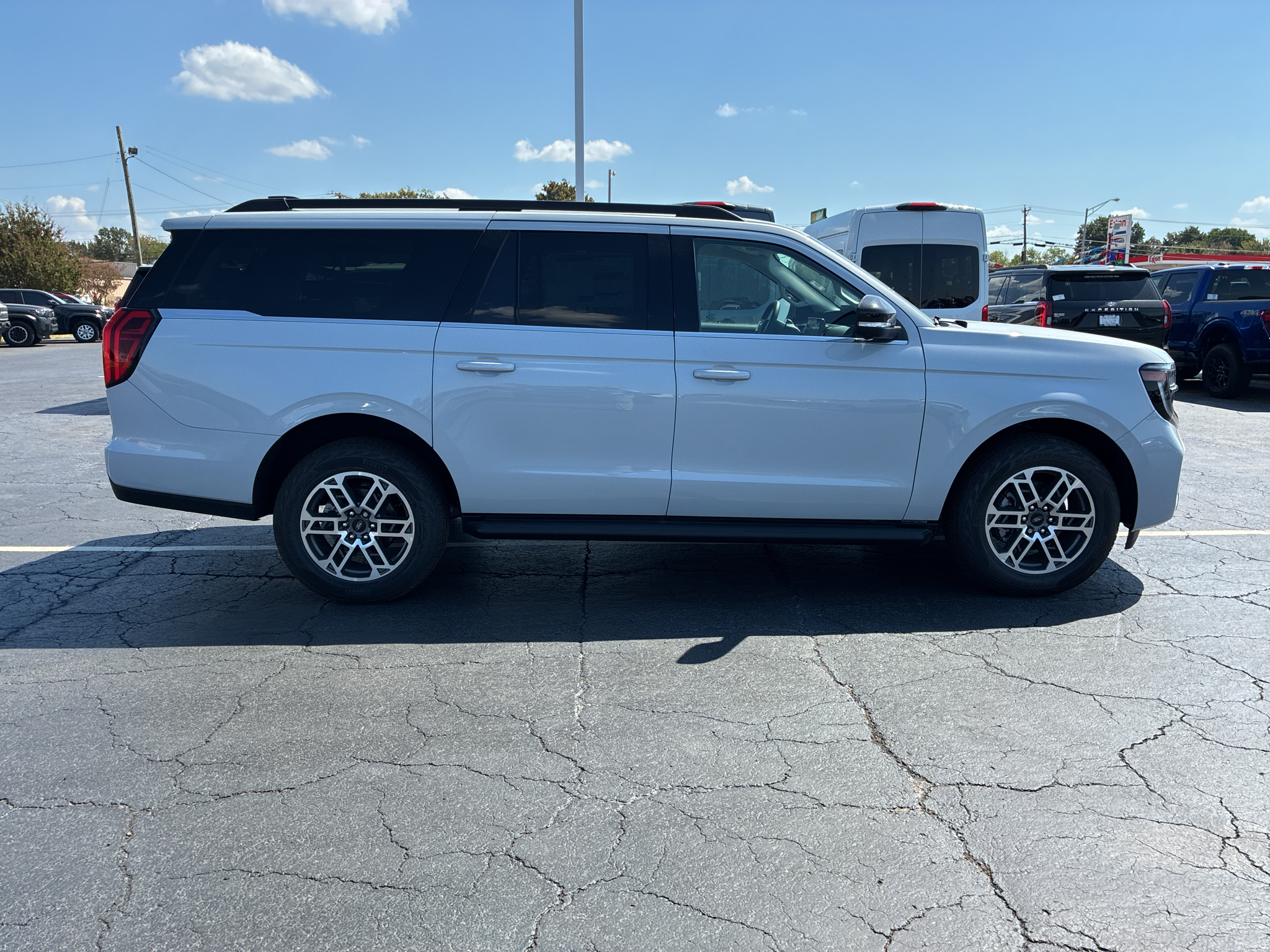 2026 Ford Expedition MAX Active photo 4