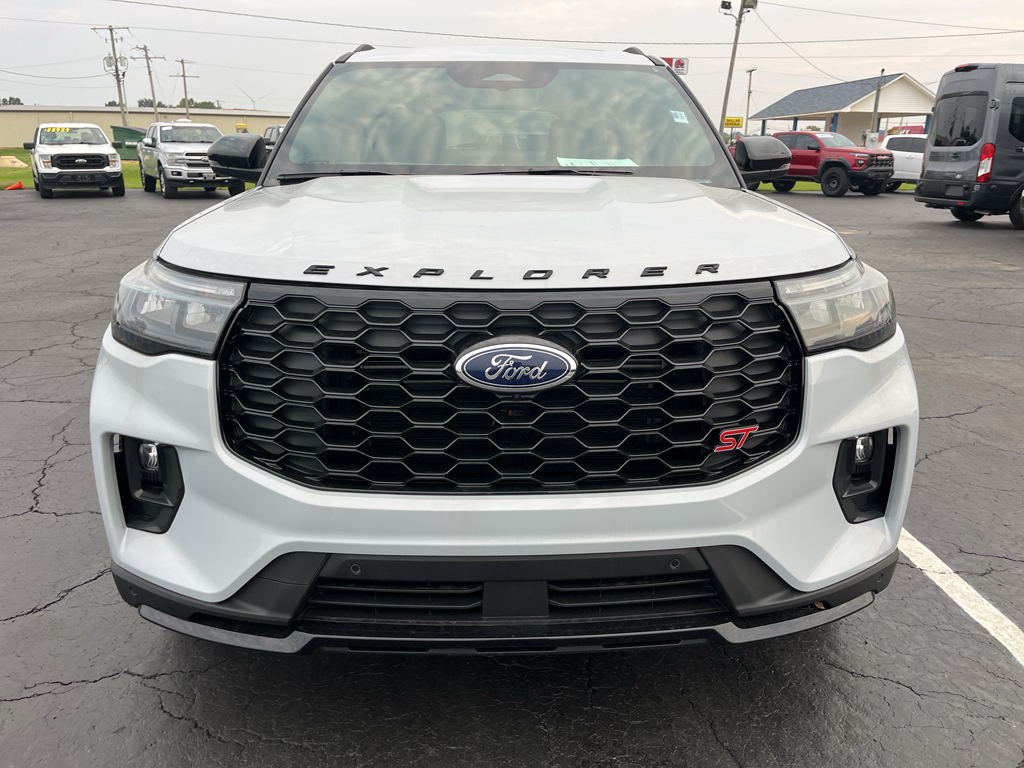 2026 Ford Explorer ST photo 2