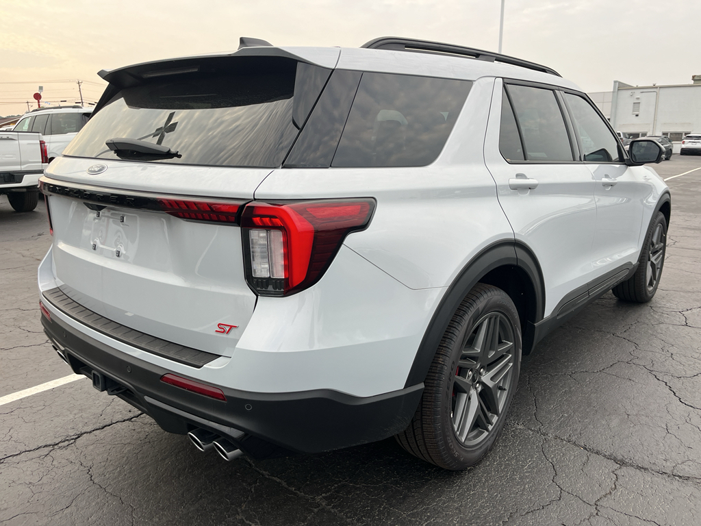 2026 Ford Explorer ST photo 5