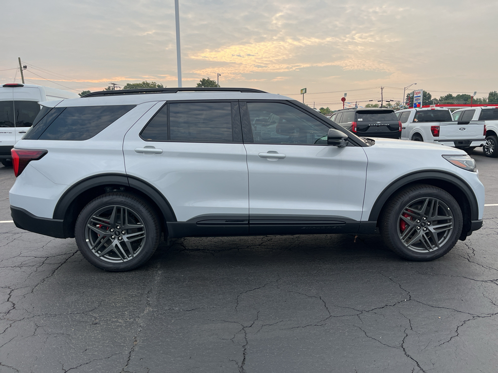2026 Ford Explorer ST photo 4