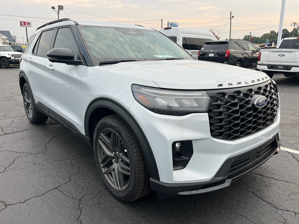 2026 Ford Explorer ST photo 3
