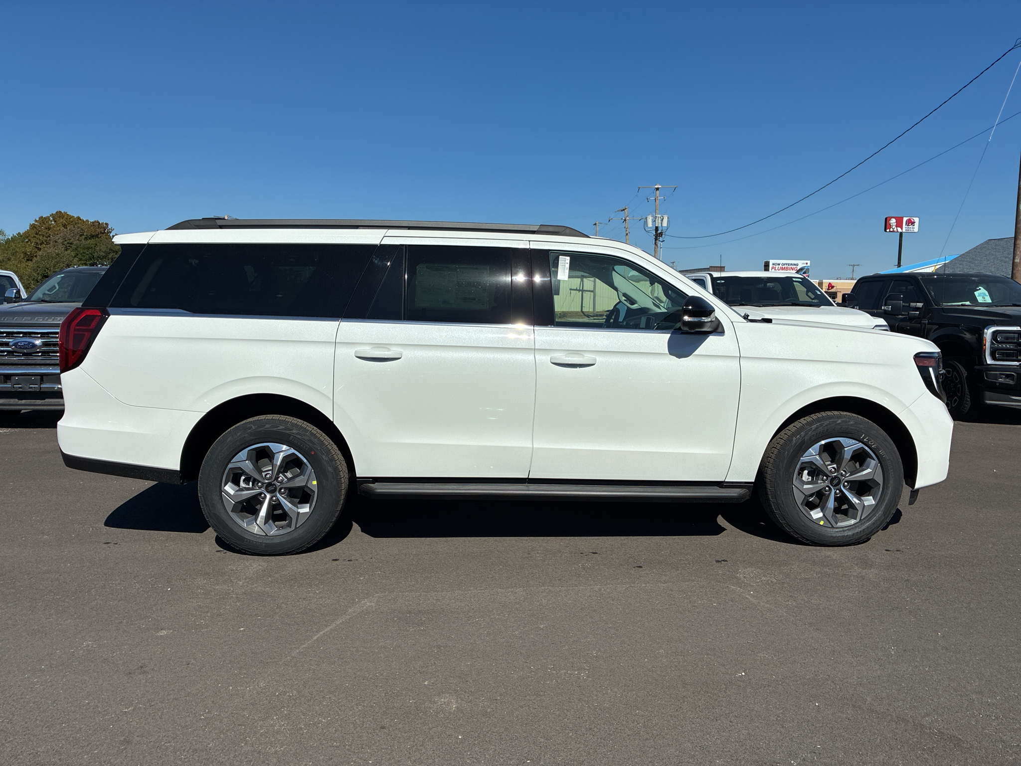 2027 Ford Expedition MAX Active photo 4