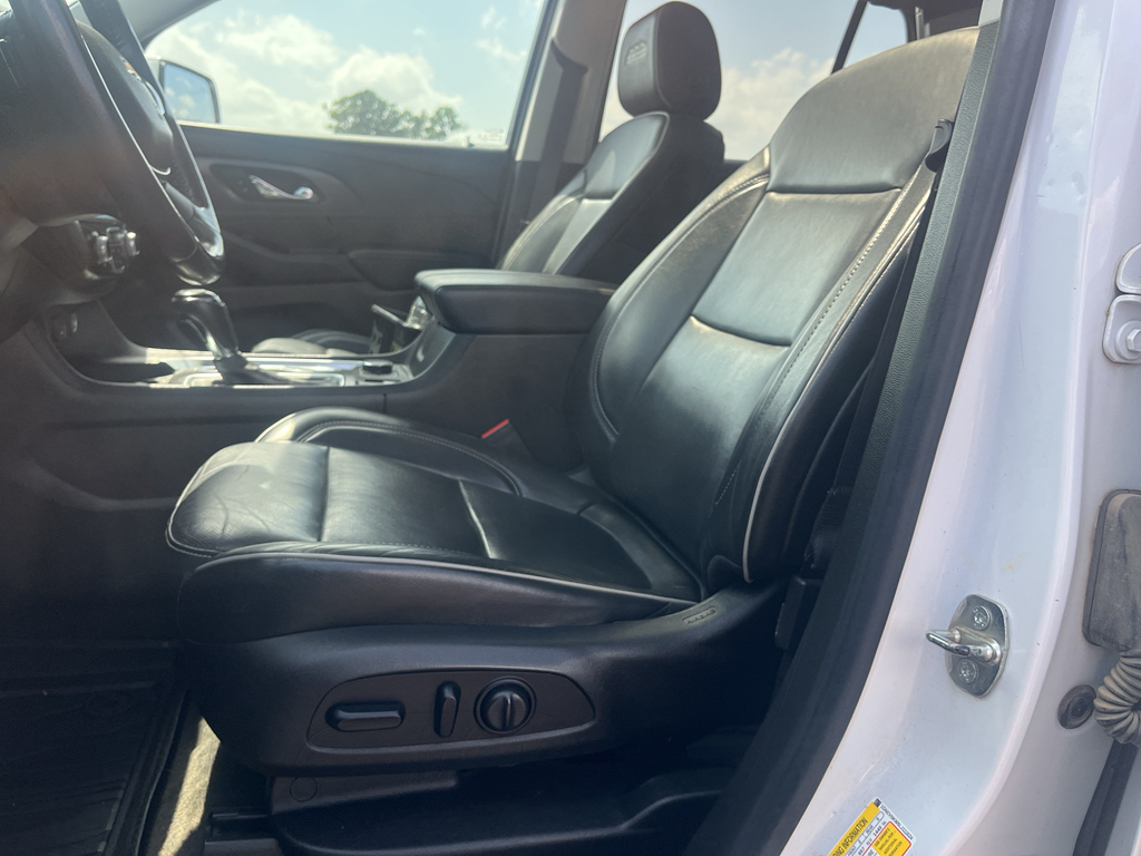 2020 Chevrolet Traverse representative vehicle photo