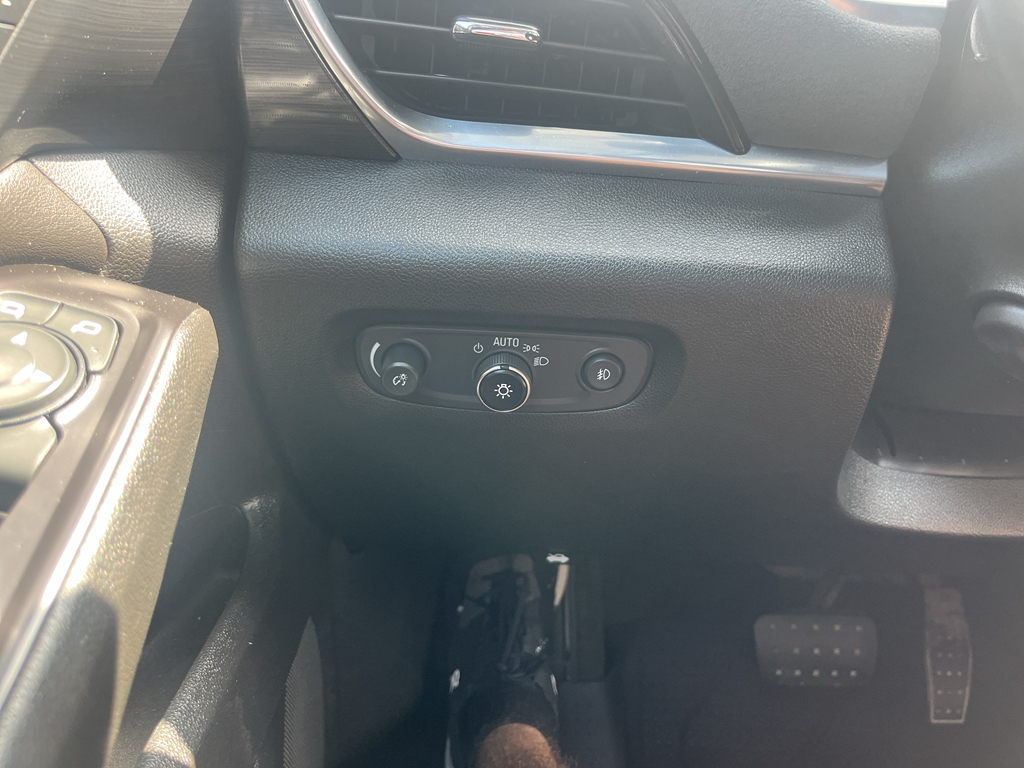 2020 Chevrolet Traverse representative vehicle photo