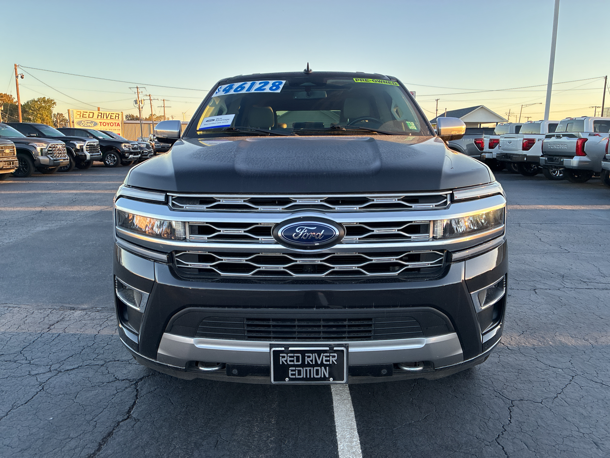 2022 Ford Expedition MAX Platinum photo 2