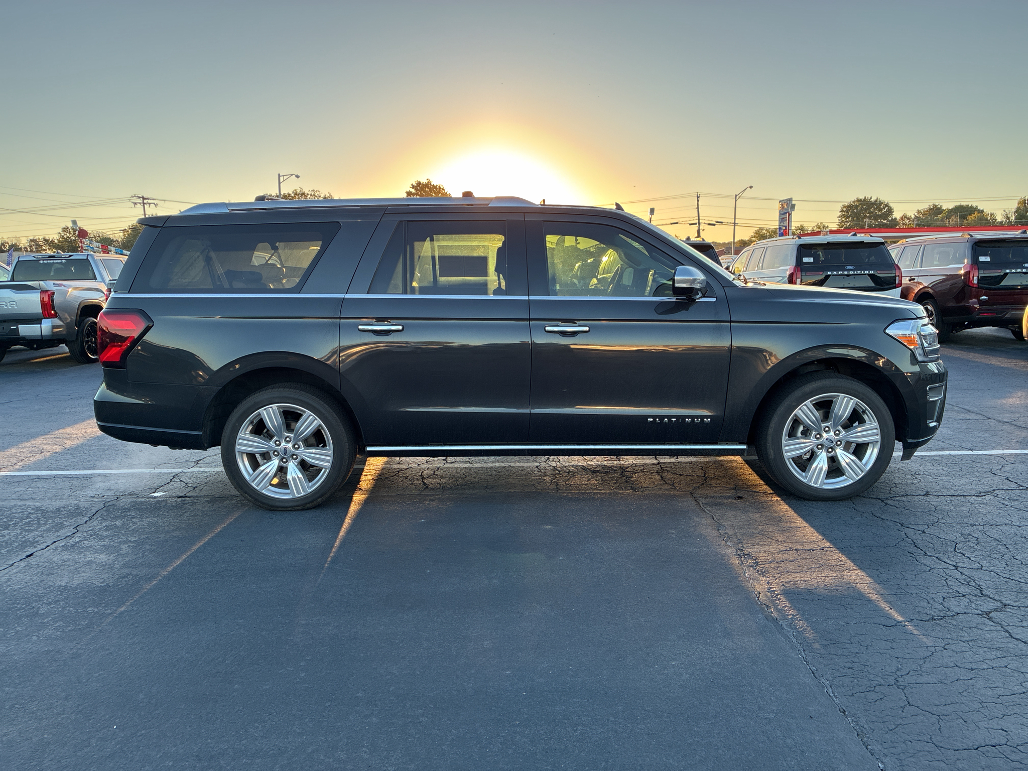 2022 Ford Expedition MAX Platinum photo 4