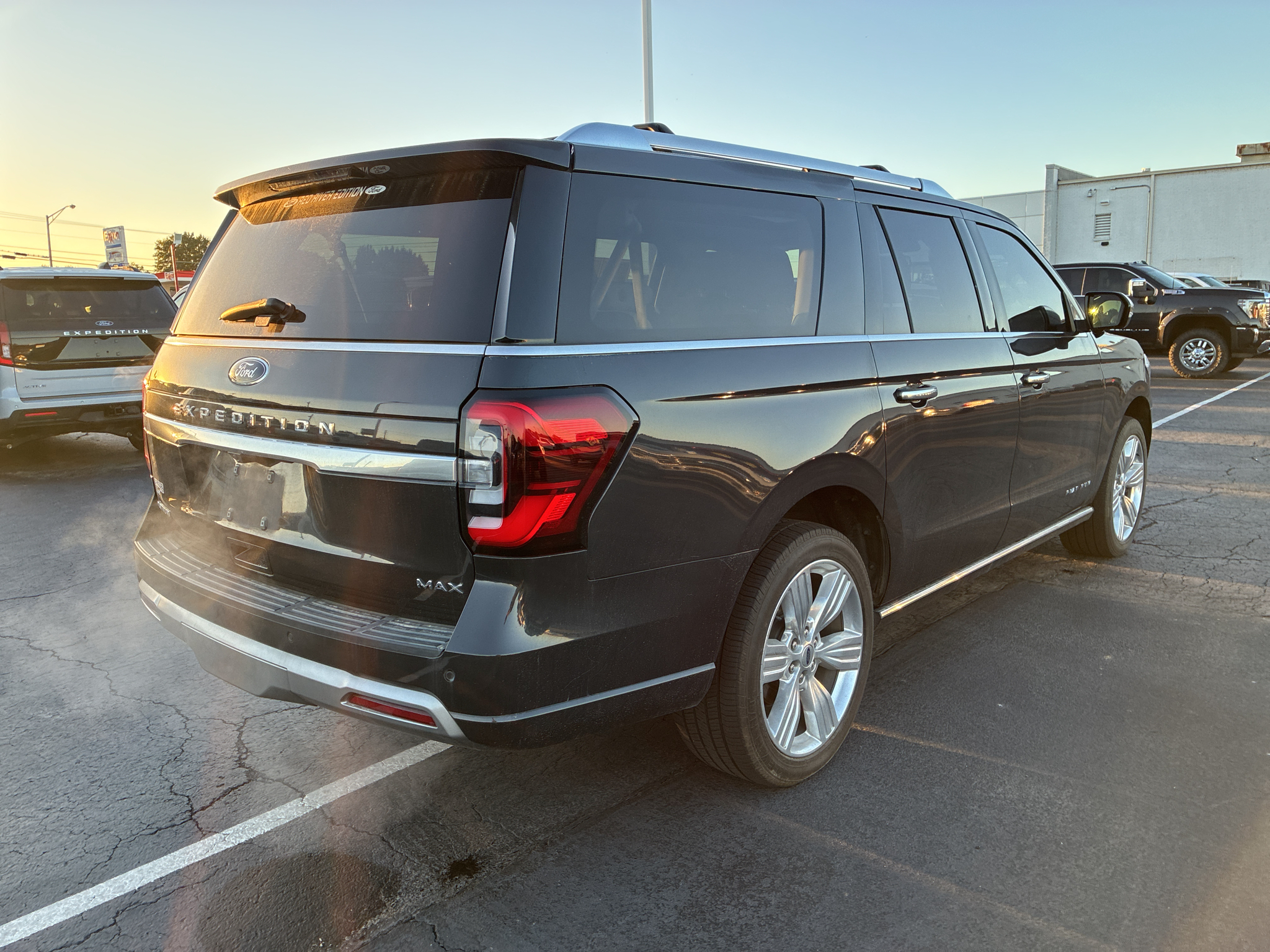 2022 Ford Expedition MAX Platinum photo 5